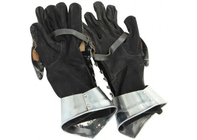Medieval Knight Gothic Style Functional Armor Gauntlets  5 to Armor Class bonus